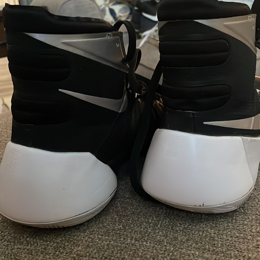 2015 Nike Hyperdunks - image 3